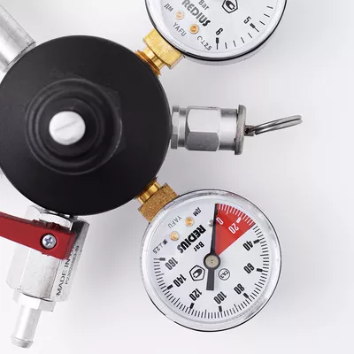 2. Редуктор углекислотный на два потока с кранами «Redius»