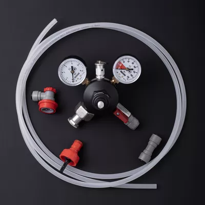 2. Комплект с редуктором для карбонизации напитков в ПЭТ бутылках