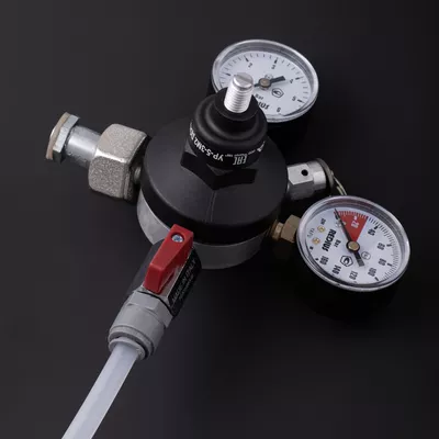 4. Комплект с редуктором для карбонизации напитков в ПЭТ бутылках