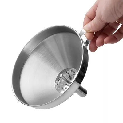 6. Воронка нержавеющая с двумя фильтрами, 15 см