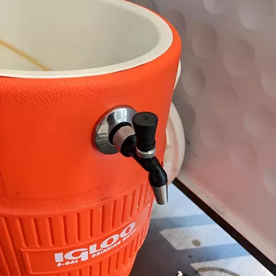 6. Крепление крана NukaTap Mini в стену Duotight 6.35mm (1/4'')