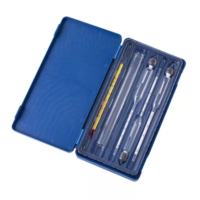 Набор из трёх спиртометров, термометра и цилиндра в пластиковом футляре (кейсе)