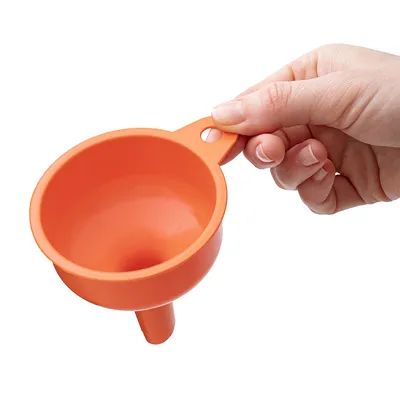 4. Воронка пластиковая для бутылок, 80*16 мм