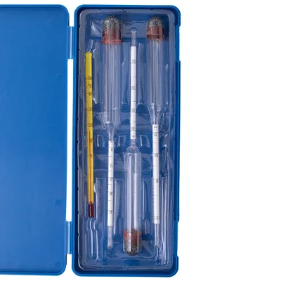 Набор из трёх спиртометров и термометра в пластиковом футляре (кейсе)