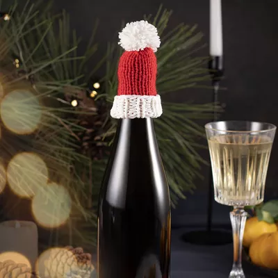 3. Новогодняя шапочка на бутылку