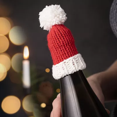 5. Новогодняя шапочка на бутылку